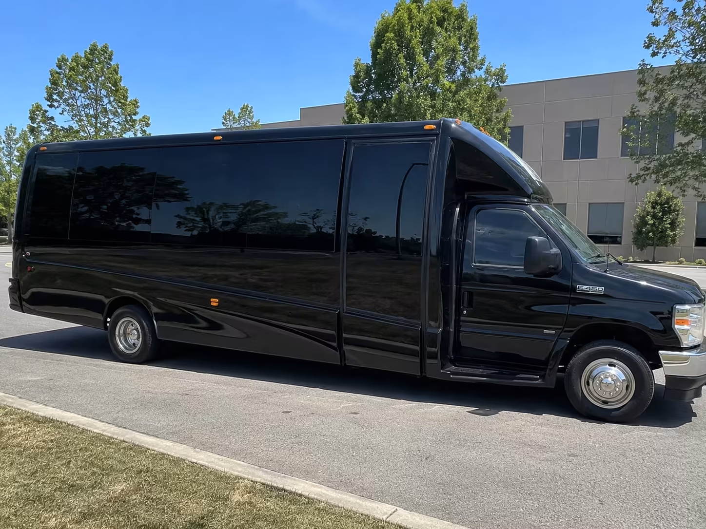 party bus transportation for waterbury prom venue arrivals