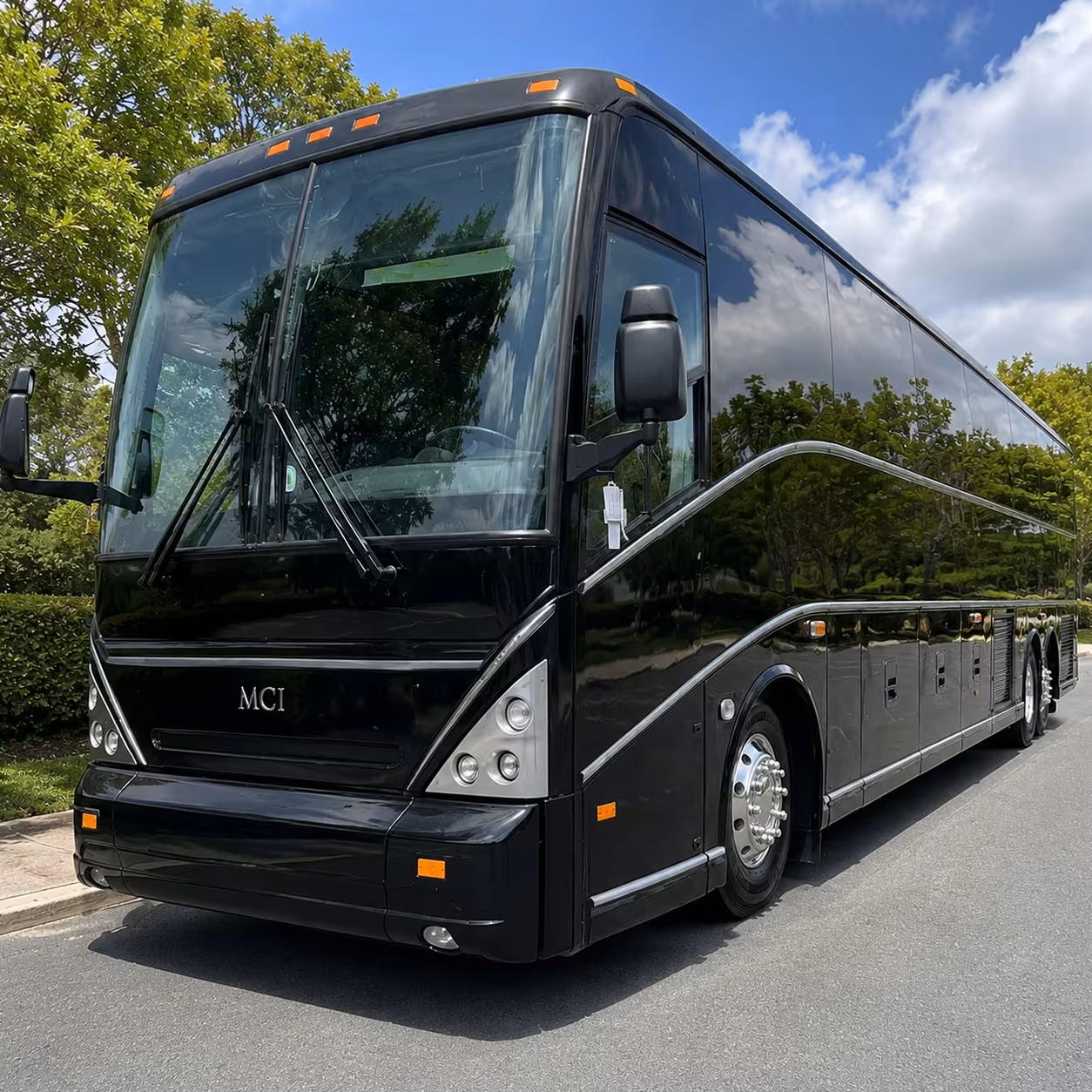 waterbury shuttle buses to hartford athletic and yale bowl games